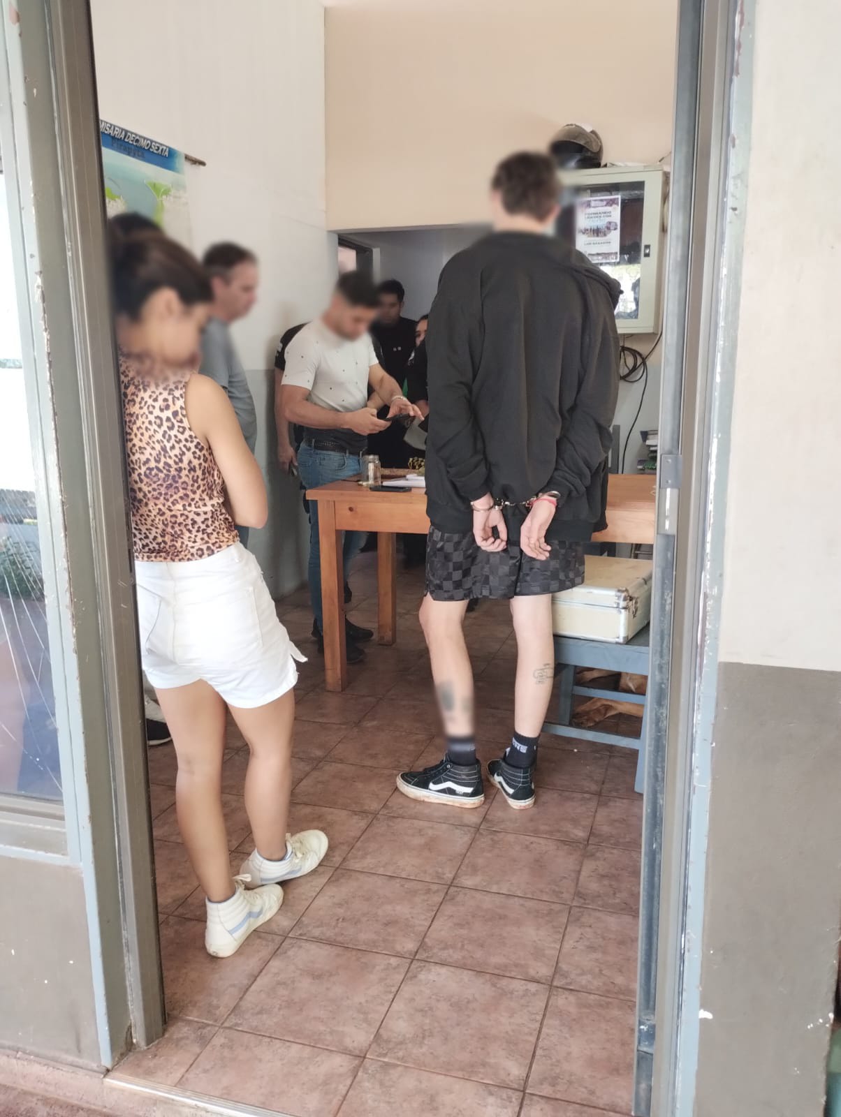 Una pareja alcoholizada terminó incrustada contra el muro del Ejército: tenían marihuana en su mochila imagen-4