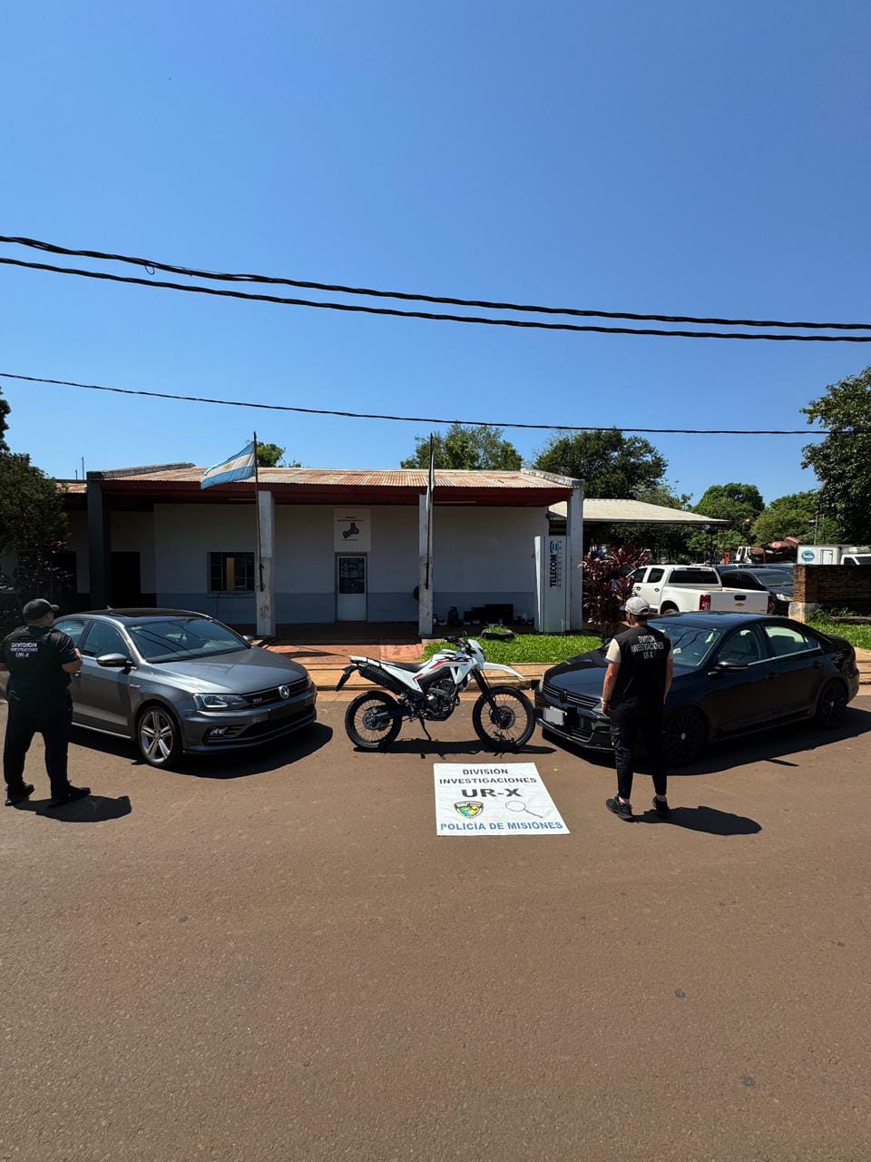 Allanamientos simultáneos en Posadas y Garupá: detuvieron a un prófugo entrerriano y secuestraron joyas robadas 5 Allanamientos simultáneos en Posadas y Garupá: detuvieron a un prófugo entrerriano y secuestraron joyas robadas imagen-4