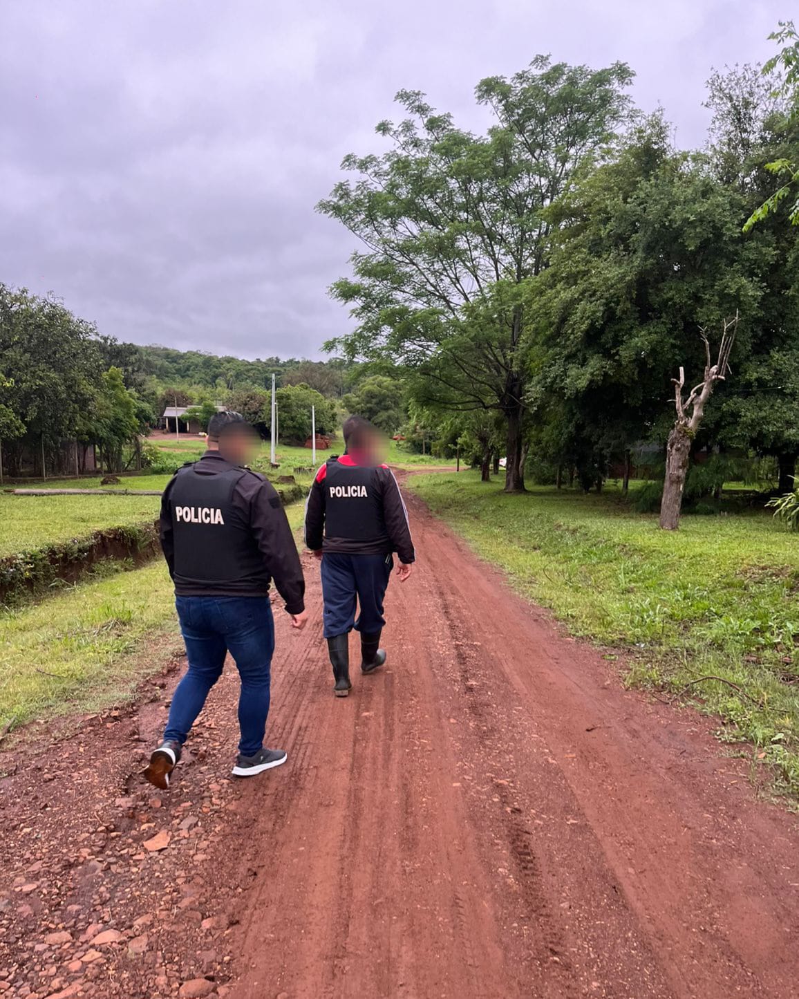 Policía de Misiones frustró el traslado de cobre y bronce robados y mantiene cercado al sospechoso en el monte imagen-8