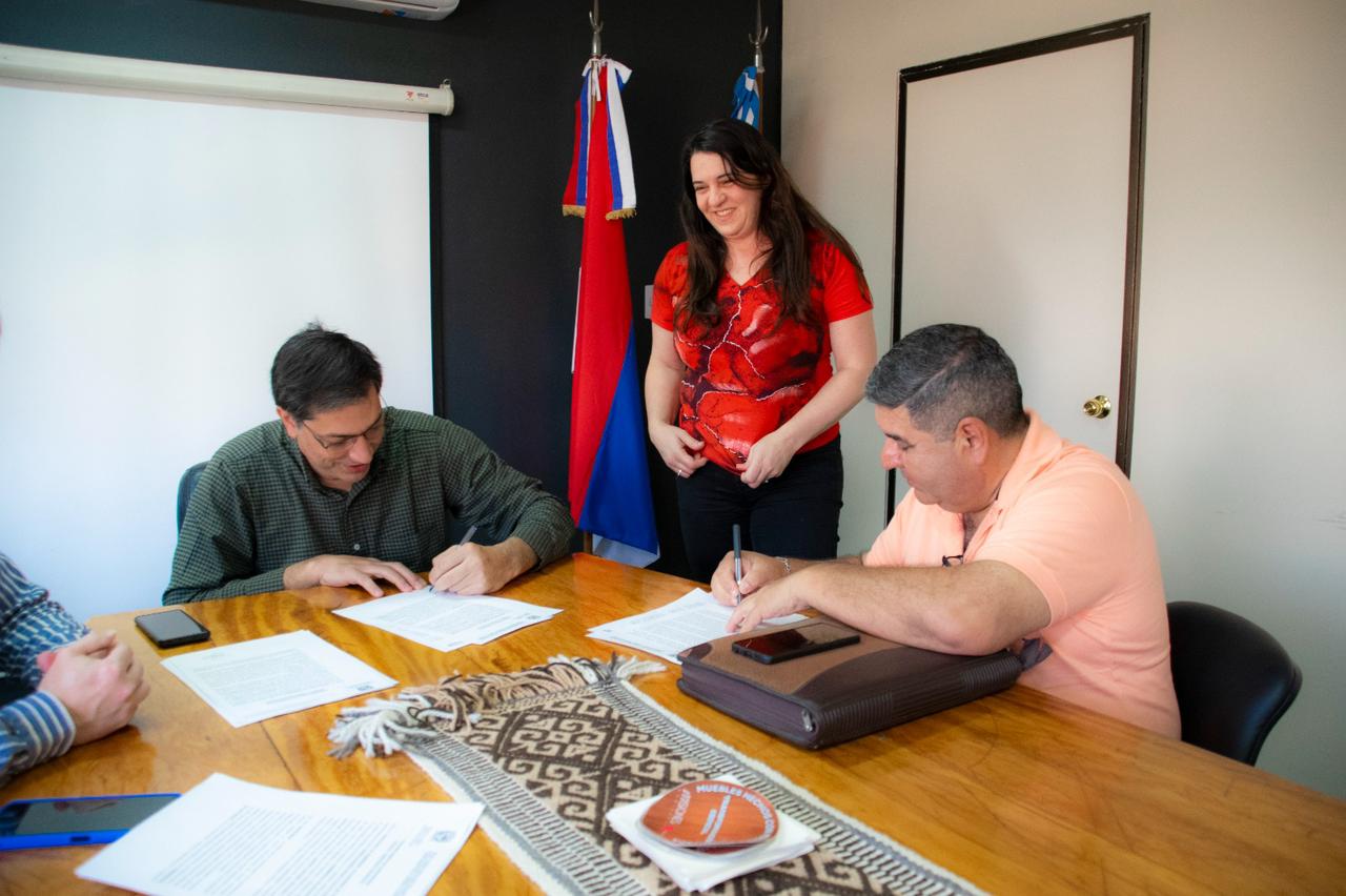Alianza entre Ecología y bomberos de Itaembé Miní para fortalecer el trabajo en la prevención de incendios 3 Alianza entre Ecología y bomberos de Itaembé Miní para fortalecer el trabajo en la prevención de incendios imagen-2