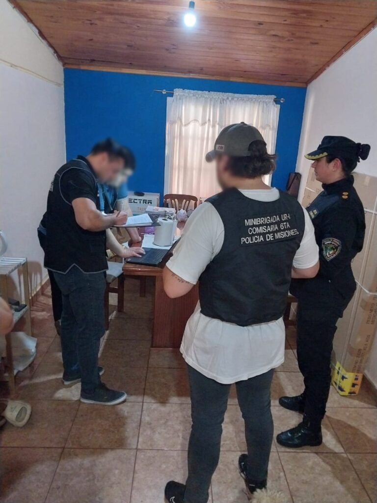 Preceptor detenido por grooming: allanaron su casa y secuestraron dispositivos imagen-45