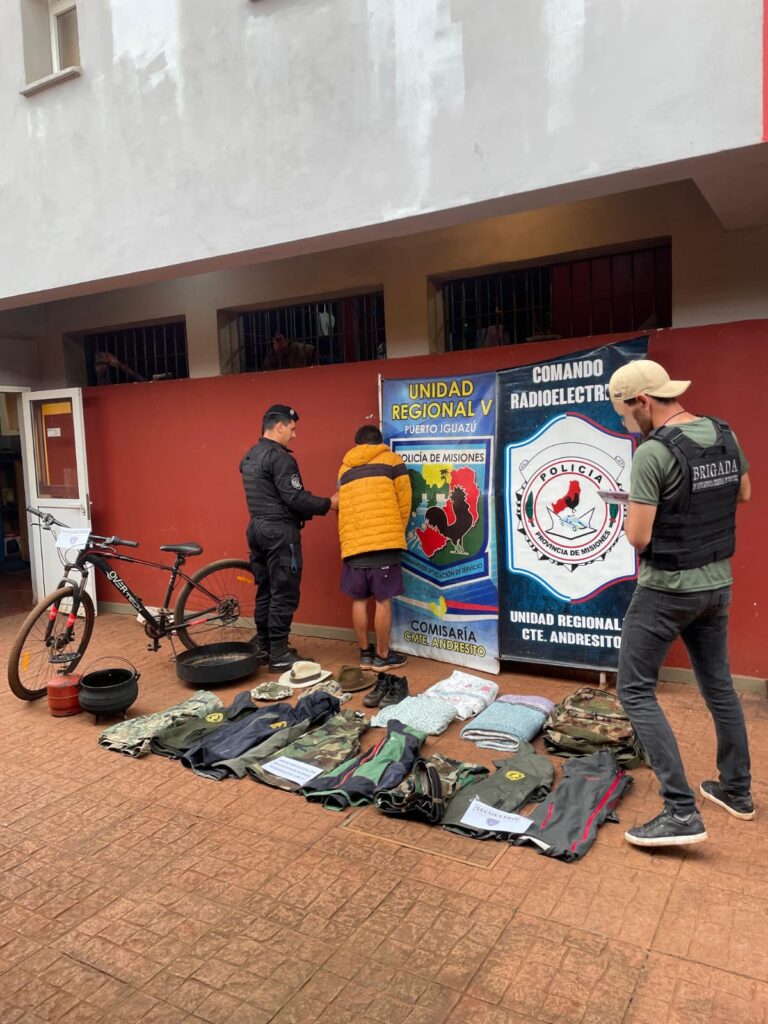 Robó el equipo de trabajo a un guardaparques y la Policía lo atrapó en plena fuga por el monte imagen-38