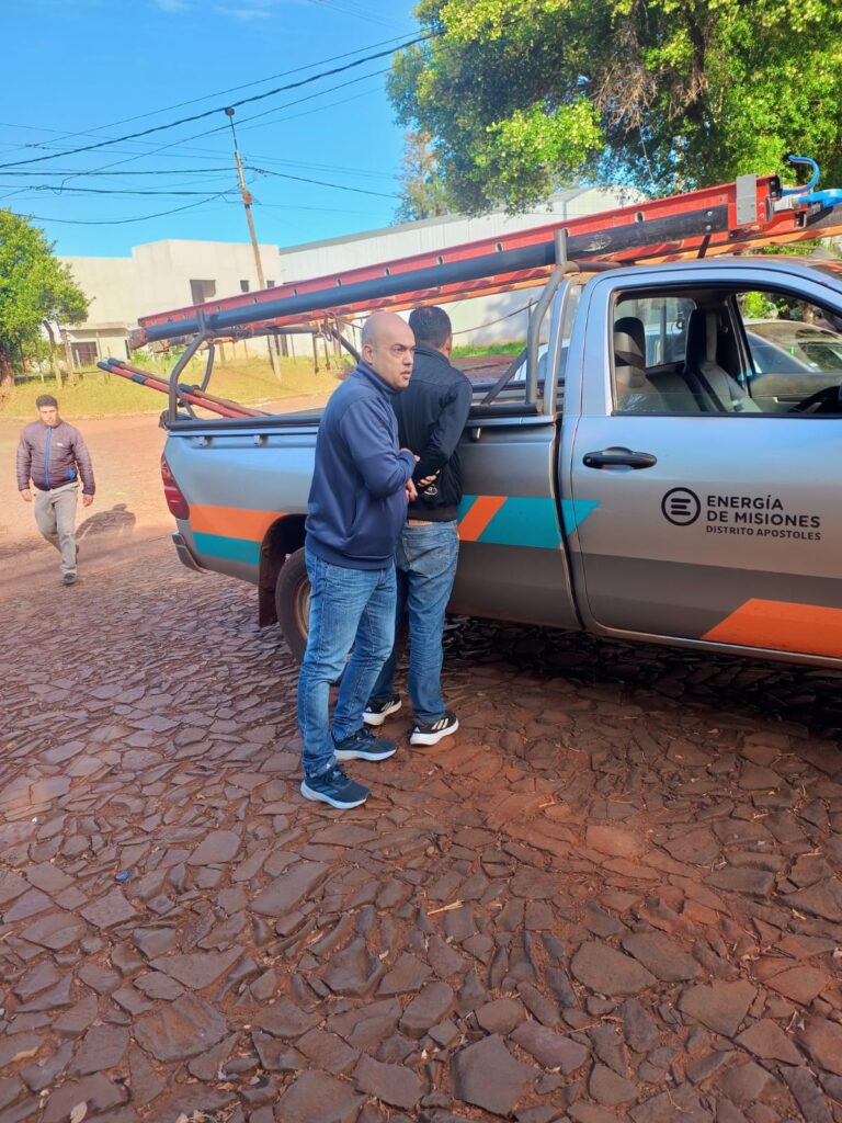Policía y coleccionista de orquídeas desbarata una estafa millonaria con flores falsas en Apóstoles imagen-33
