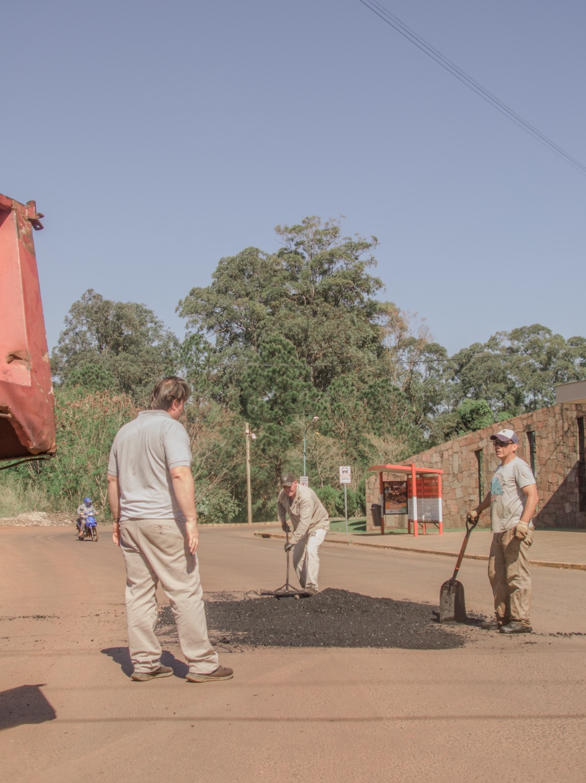 Municipalidad de Alem continúa con el Plan 292 de bacheo y avanza en su tercera etapa 3 Municipalidad de Alem continúa con el Plan 292 de bacheo y avanza en su tercera etapa imagen-2
