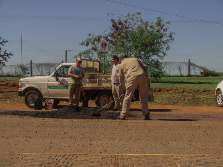 Municipalidad de Alem continúa con el Plan 292 de bacheo y avanza en su tercera etapa Municipalidad de Alem continúa con el Plan 292 de bacheo y avanza en su tercera etapa imagen-39