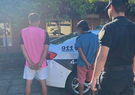 Robaron una notebook y fueron capturados en cuestión de minutos tras ser identificados por las cámaras de videovigilancia Robaron una notebook y fueron capturados en cuestión de minutos tras ser identificados por las cámaras de videovigilancia imagen-5