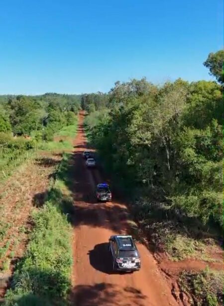 Operativo en el monte: drones policiales detectaron una Hilux robada en Brasil y preparada para el contrabando Operativo en el monte: drones policiales detectaron una Hilux robada en Brasil y preparada para el contrabando imagen-6