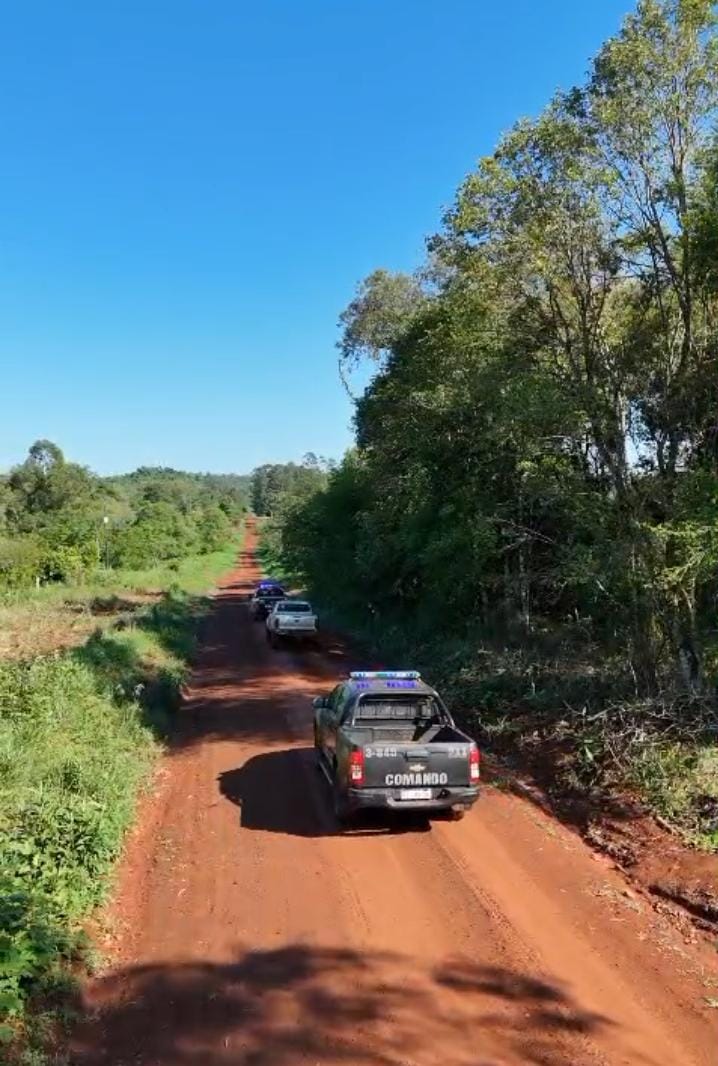 Operativo en el monte: drones policiales detectaron una Hilux robada en Brasil y preparada para el contrabando imagen-4