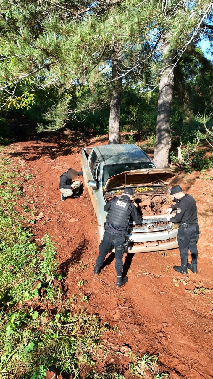 Operativo en el monte: drones policiales detectaron una Hilux robada en Brasil y preparada para el contrabando imagen-6
