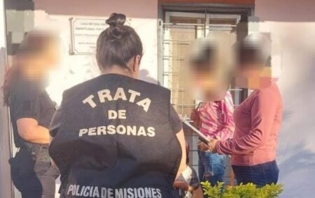 La Policía de Misiones rescató a una mujer víctima de trata y a su hijo de 4 años en Posadas La Policía de Misiones rescató a una mujer víctima de trata y a su hijo de 4 años en Posadas imagen-8