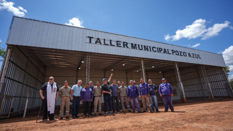 Passalacqua recorrió las obras del hospital y el tinglado municipal de Pozo Azul imagen-18