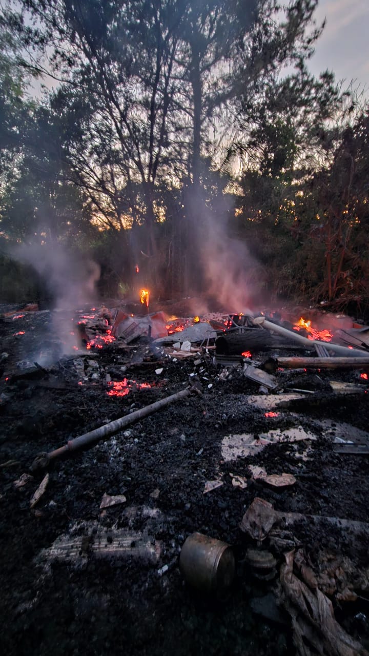 Incendio destruyó dos viviendas en colonia de Gobernador Roca imagen-2