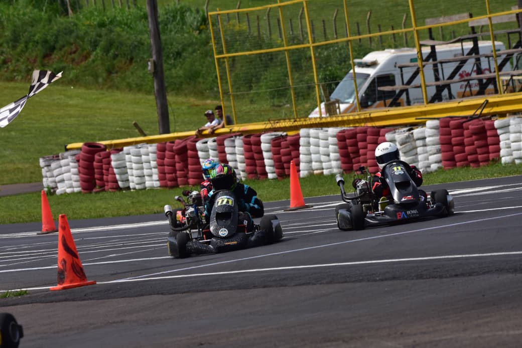 Karting: con grandes carreras todas las categorías del Campeonato Misionero se pusieron al día imagen-2