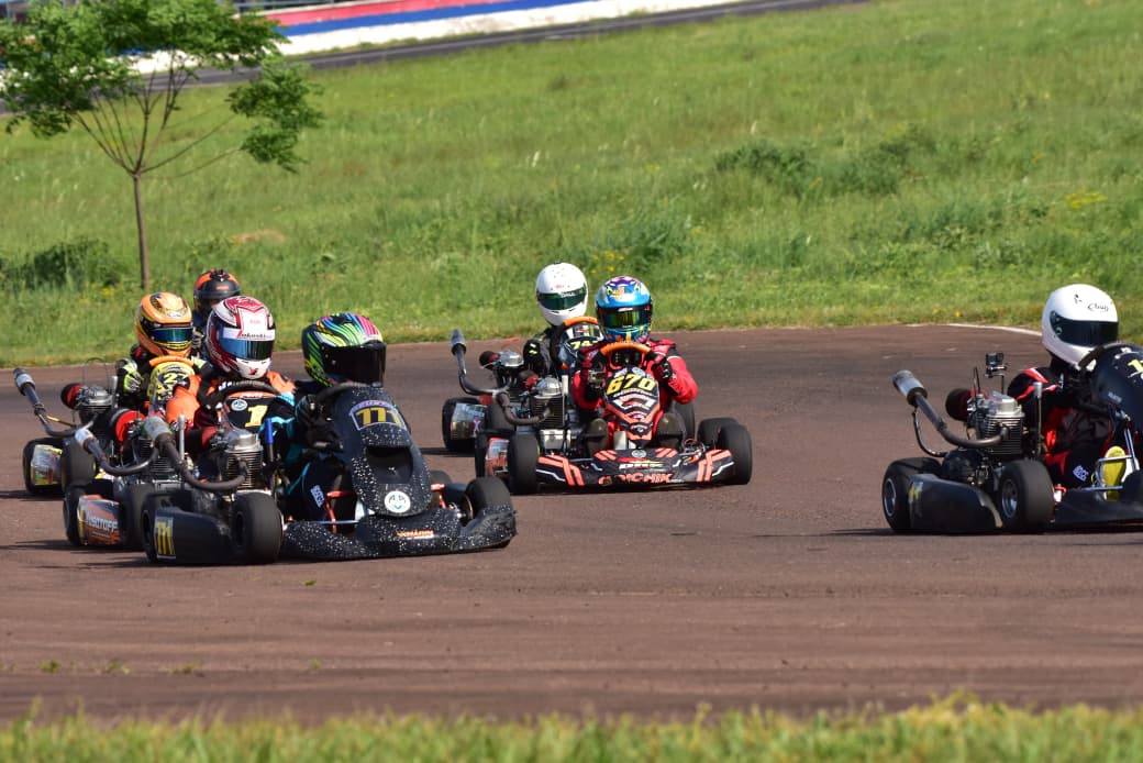 Karting: con grandes carreras todas las categorías del Campeonato Misionero se pusieron al día imagen-4