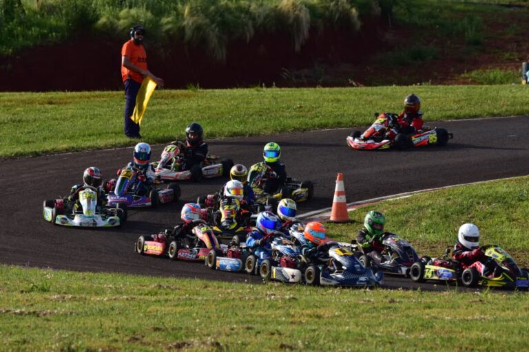 Karting: con grandes carreras todas las categorías del Campeonato Misionero se pusieron al día imagen-37