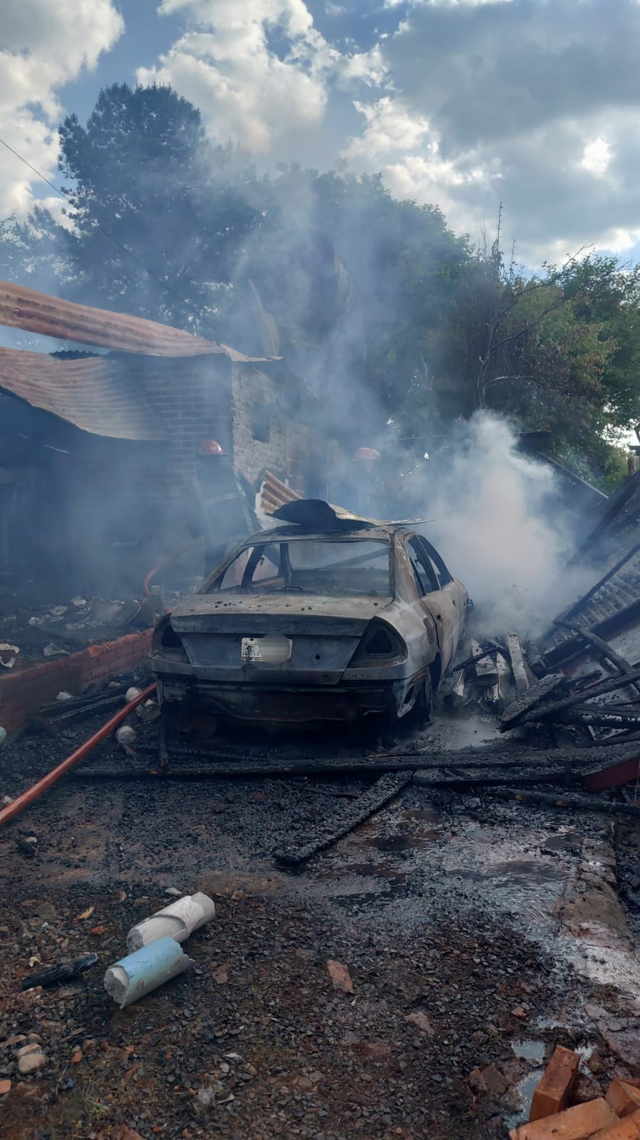 Hipólito Yrigoyen: un hombre falleció en un incendio domiciliario 5 Hipólito Yrigoyen: un hombre falleció en un incendio domiciliario imagen-4