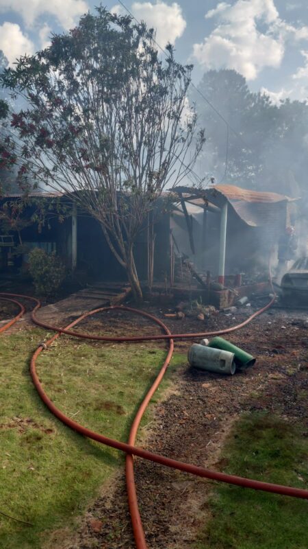 Hipólito Yrigoyen: un hombre falleció en un incendio domiciliario Hipólito Yrigoyen: un hombre falleció en un incendio domiciliario imagen-1