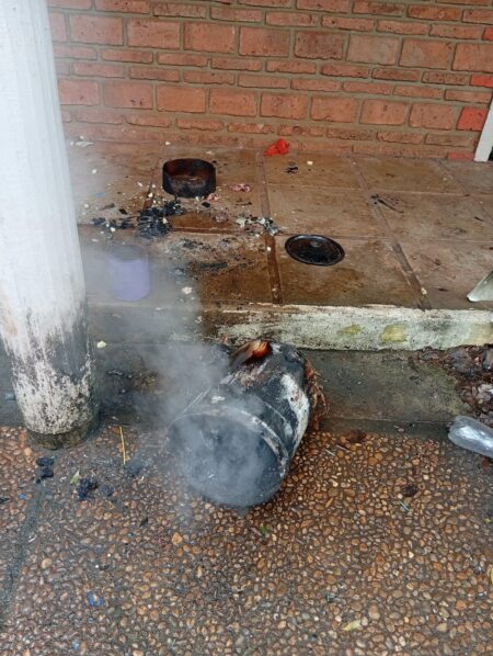 Intervinieron ante un foco de fuego en inmediaciones de una escuela de Posadas Intervinieron ante un foco de fuego en inmediaciones de una escuela de Posadas imagen-7