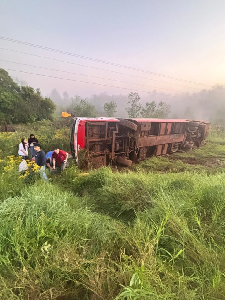 Despiste de un micro en Garuhapé: cuatro pasajeros tienen lesiones de mayor complejidad imagen-40
