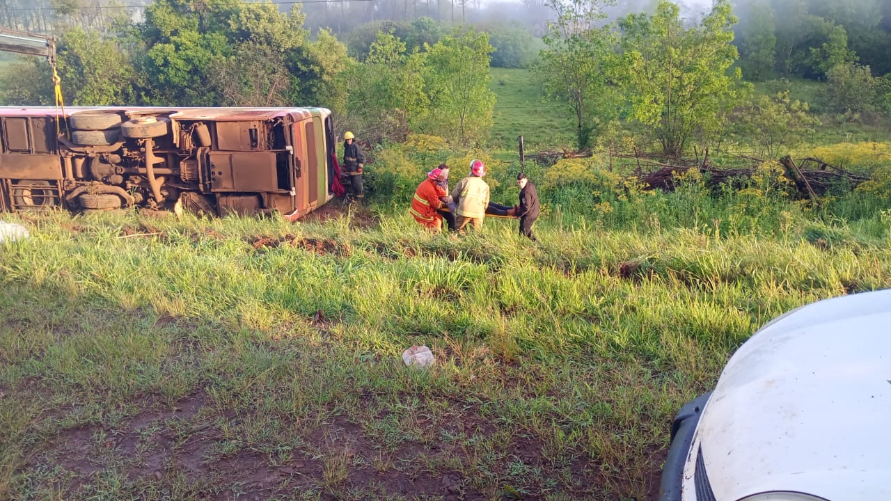 Despiste de micro en Garuhapé: 42 pasajeros fueron asistidos y luego derivados al Hospital de Puerto Rico y clínicas privadas imagen-6