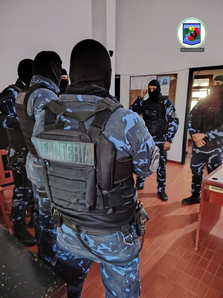 Tenía prisión domiciliaria y seguía delinquiendo: disparó contra los vecinos y le hallaron drogas y armas en su casa imagen-10