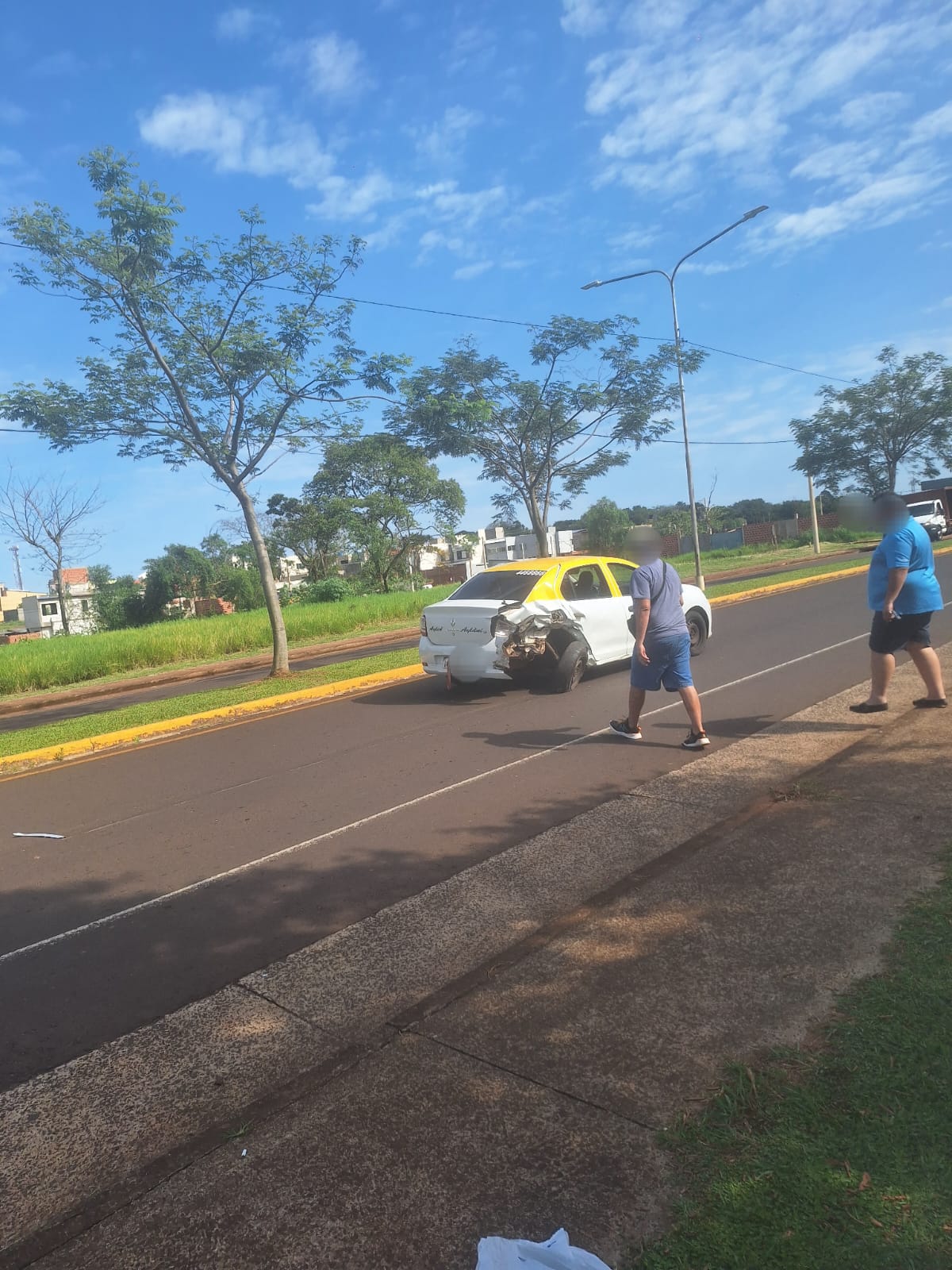 Posadas: un conductor fue trasladado al hospital tras un choque entre dos autos imagen-2