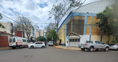 Colisión entre un auto y una camioneta en Posadas: un conductor fue hospitalizado Colisión entre un auto y una camioneta en Posadas: un conductor fue hospitalizado imagen-4