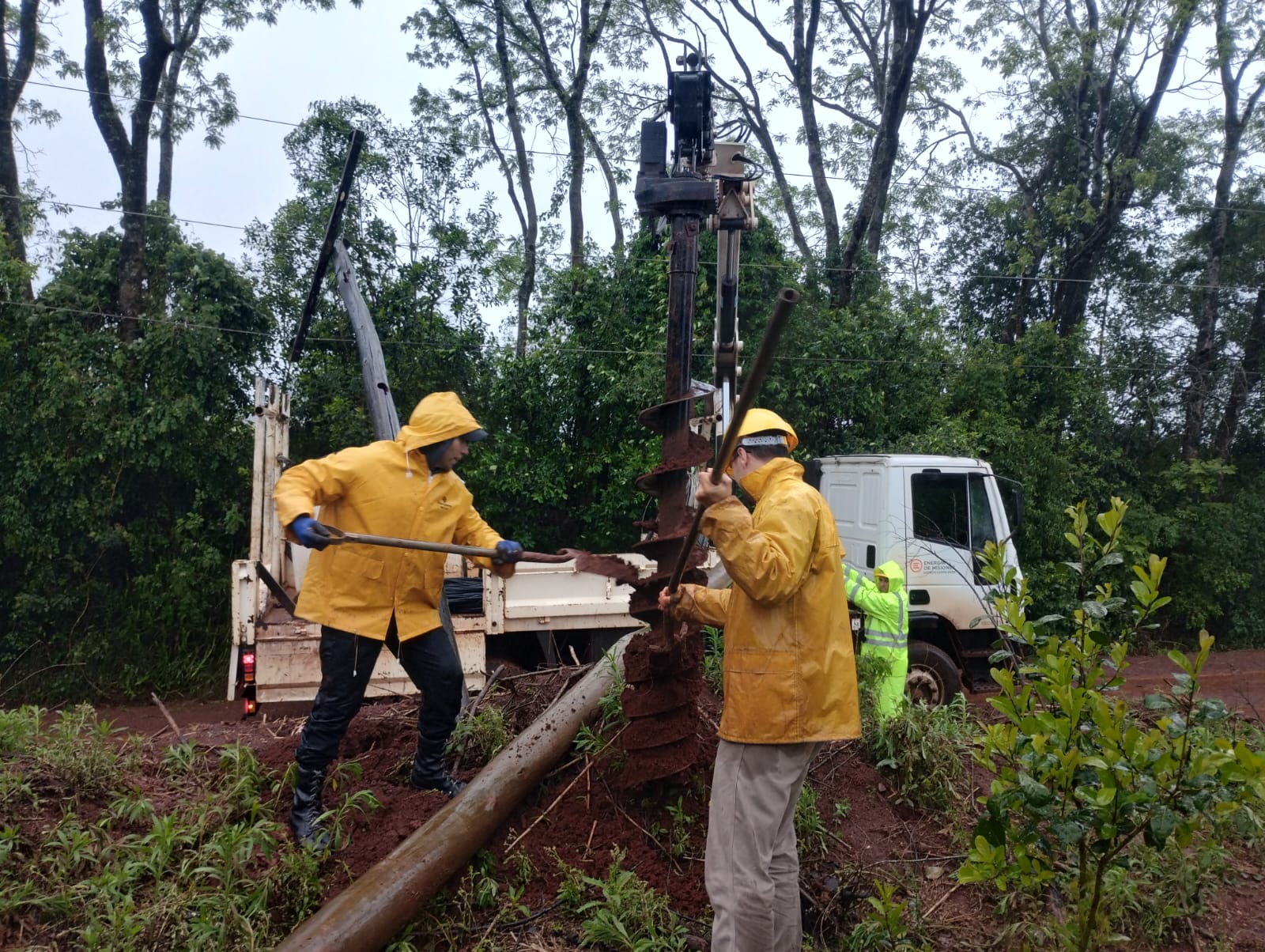 Energía de Misiones activó su protocolo de emergencias ante el paso del sistema de tormentas imagen-2