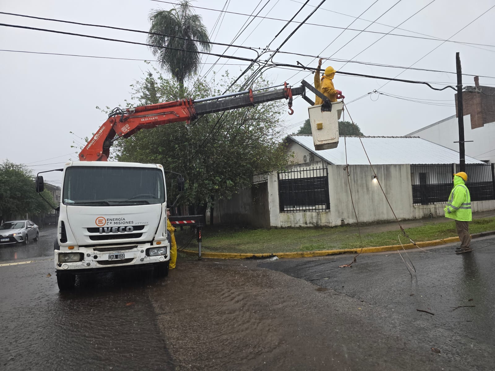 Energía de Misiones activó su protocolo de emergencias ante el paso del sistema de tormentas imagen-8
