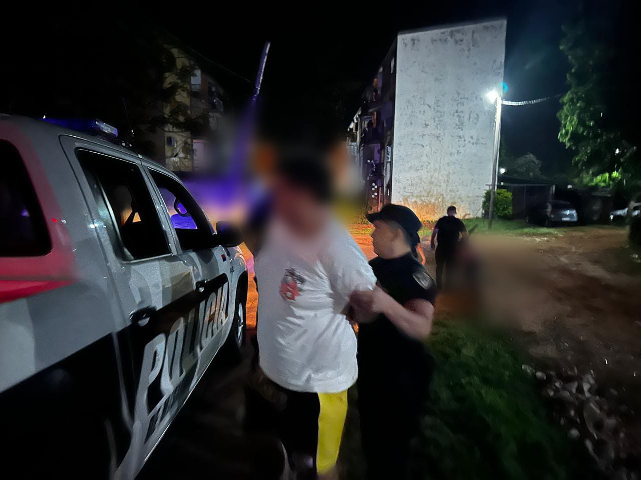 Intentaron atropellar a policías durante un operativo y terminaron detenidos en Posadas Intentaron atropellar a policías durante un operativo y terminaron detenidos en Posadas imagen-1