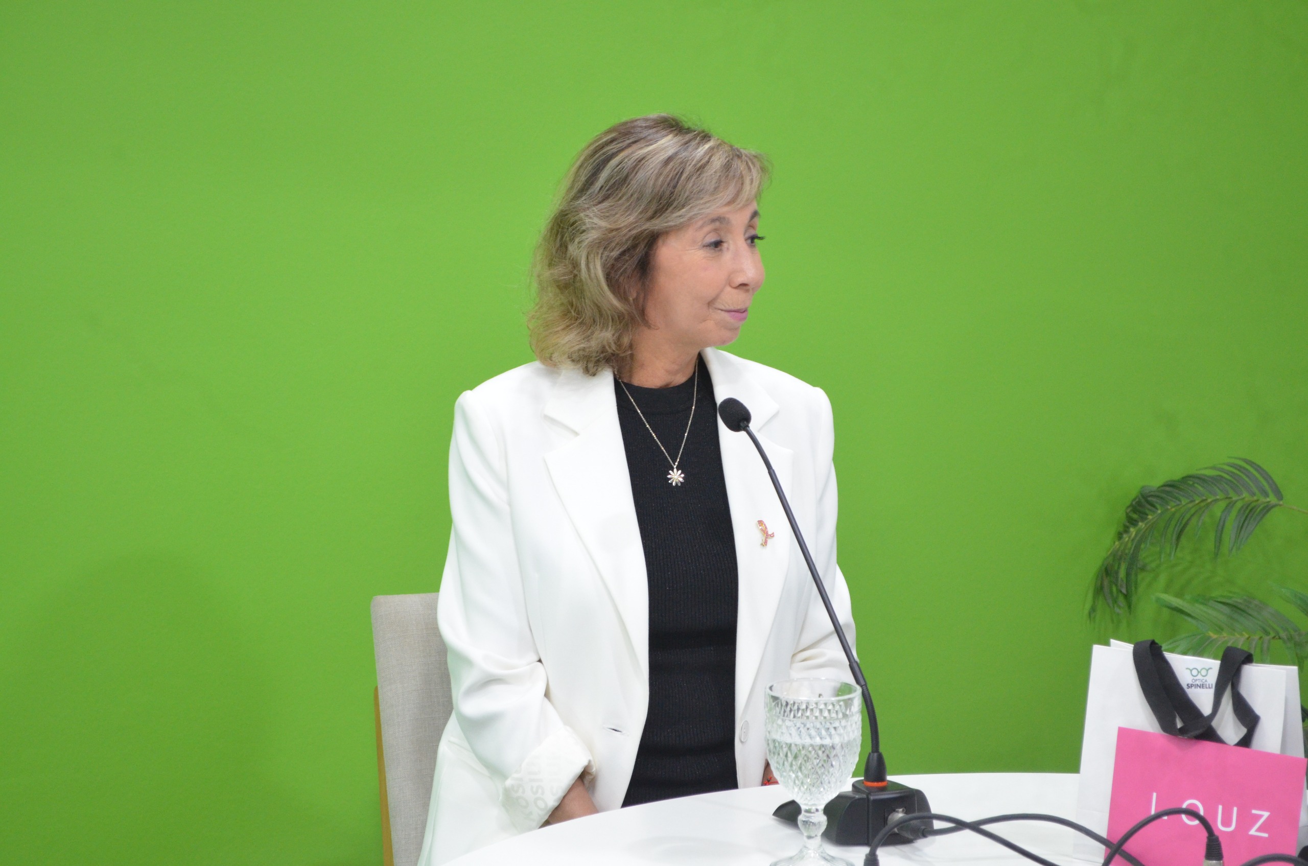 Educación, autoconocimiento y avances médicos: estrategias clave para la prevención del cáncer de mama en mujeres de todas las edades imagen-2