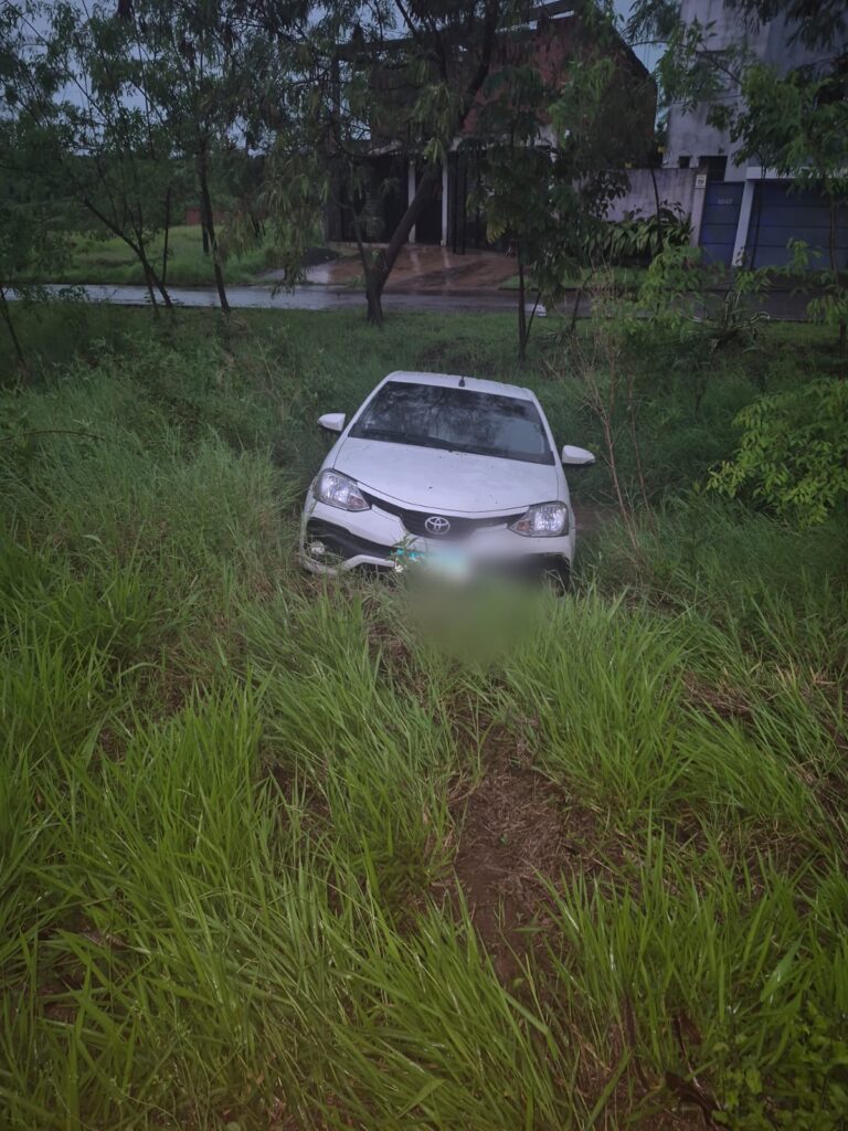 Despiste de automóvil en el Acceso Sur imagen-13