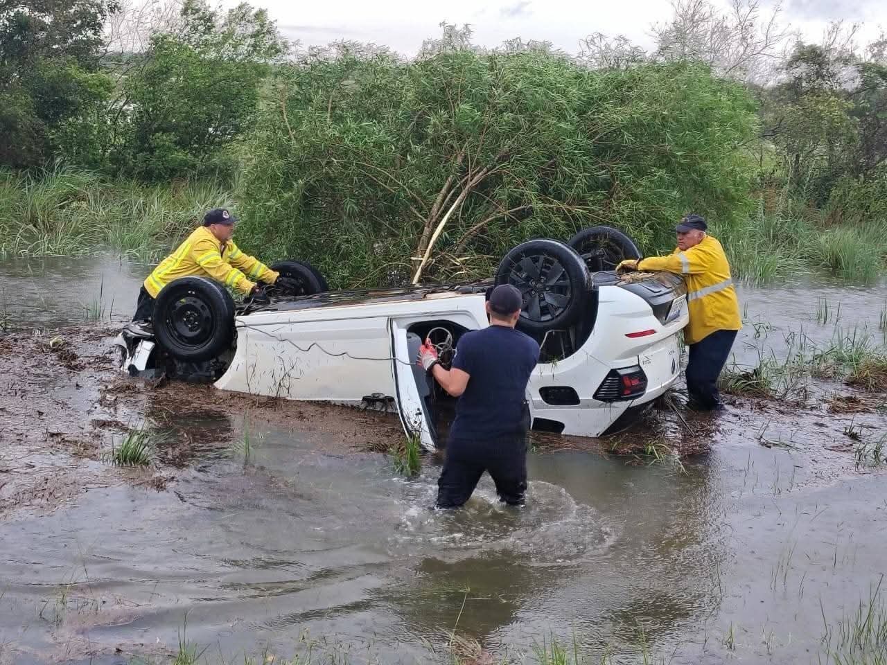Despiste bajo la intensa y abundante lluvia en Ruta Nacional 12 imagen-6