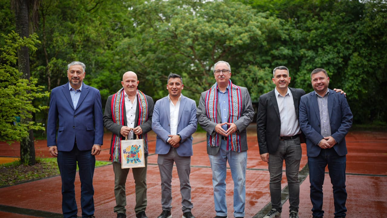 Nueva conexión aérea Lima - Puerto Iguazú: Passalacqua encabezó la firma de "hermanamiento" entre Cataratas y Machu Pichu imagen-4