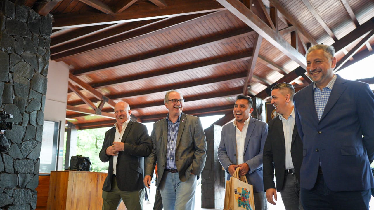 Nueva conexión aérea Lima - Puerto Iguazú: Passalacqua encabezó la firma de "hermanamiento" entre Cataratas y Machu Pichu imagen-6