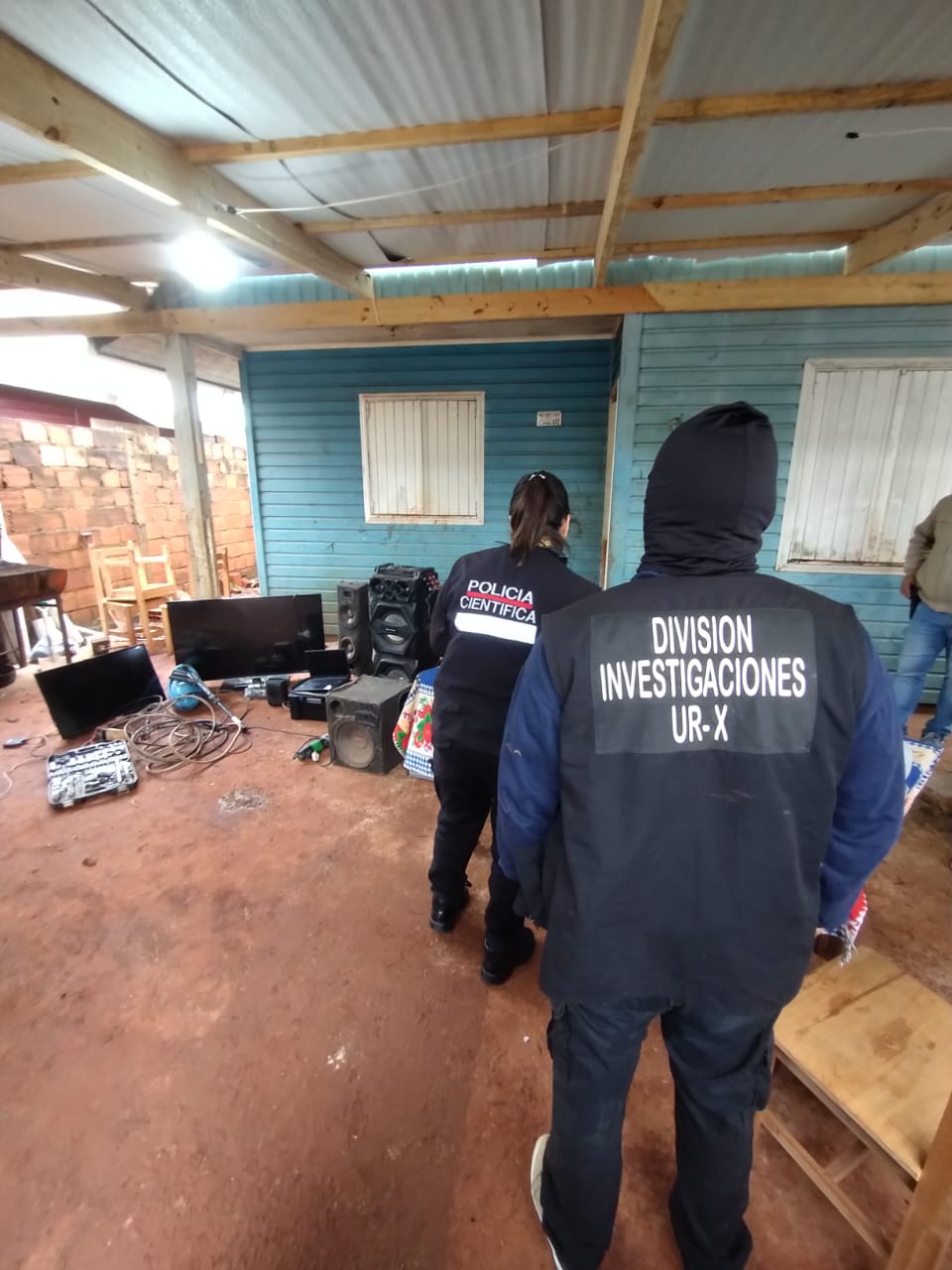 Desmantelaron dos búnkers de acopio de objetos robados en Garupá y detuvieron a su presunto regenteador 3 Desmantelaron dos búnkers de acopio de objetos robados en Garupá y detuvieron a su presunto regenteador imagen-2