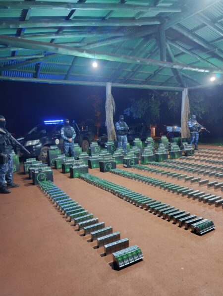 Tras una persecución Infantería secuestró un auto brasileño cargado con $90 millones en cigarrillos de contrabando imagen-3