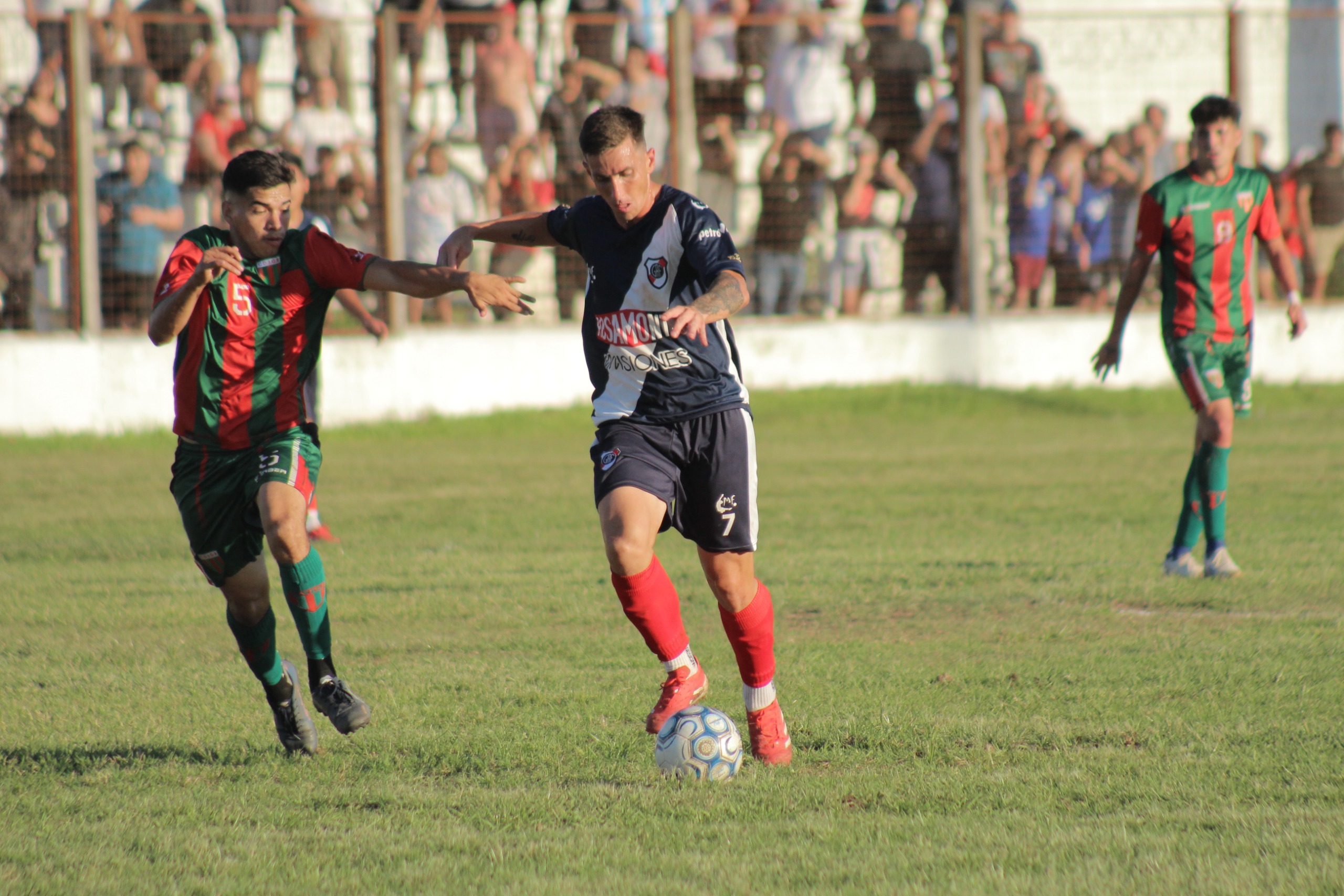 Fútbol: victoria de Brown y empate en Villa Cabello imagen-6