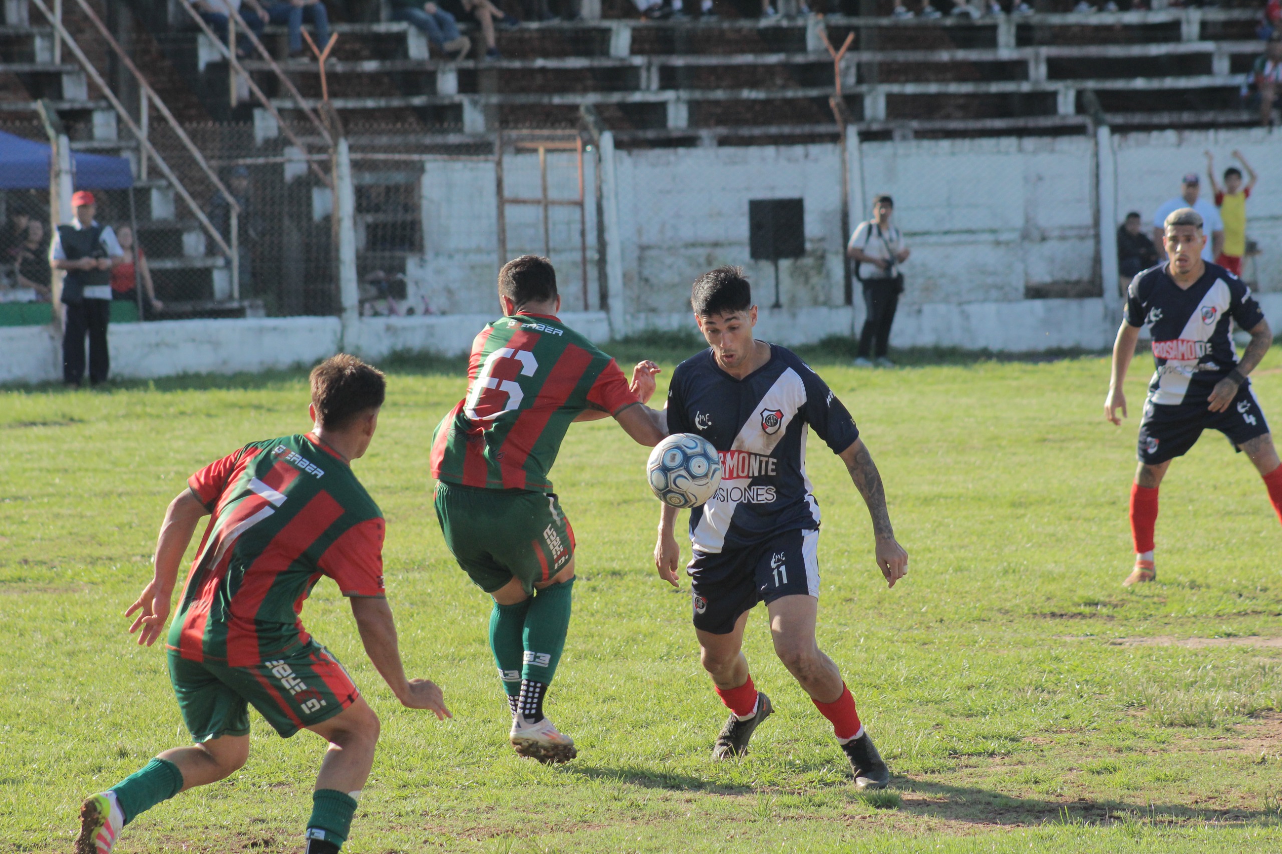 Fútbol: victoria de Brown y empate en Villa Cabello imagen-2