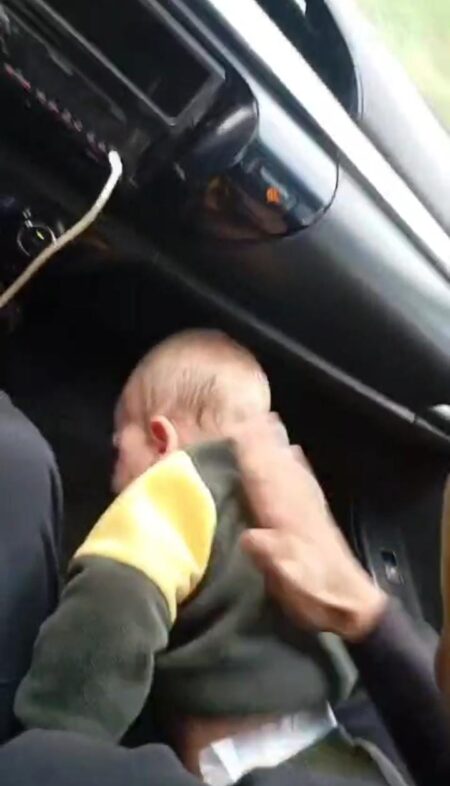 Dentro del patrullero policías salvaron la vida de un bebé que se asfixiaba imagen-5