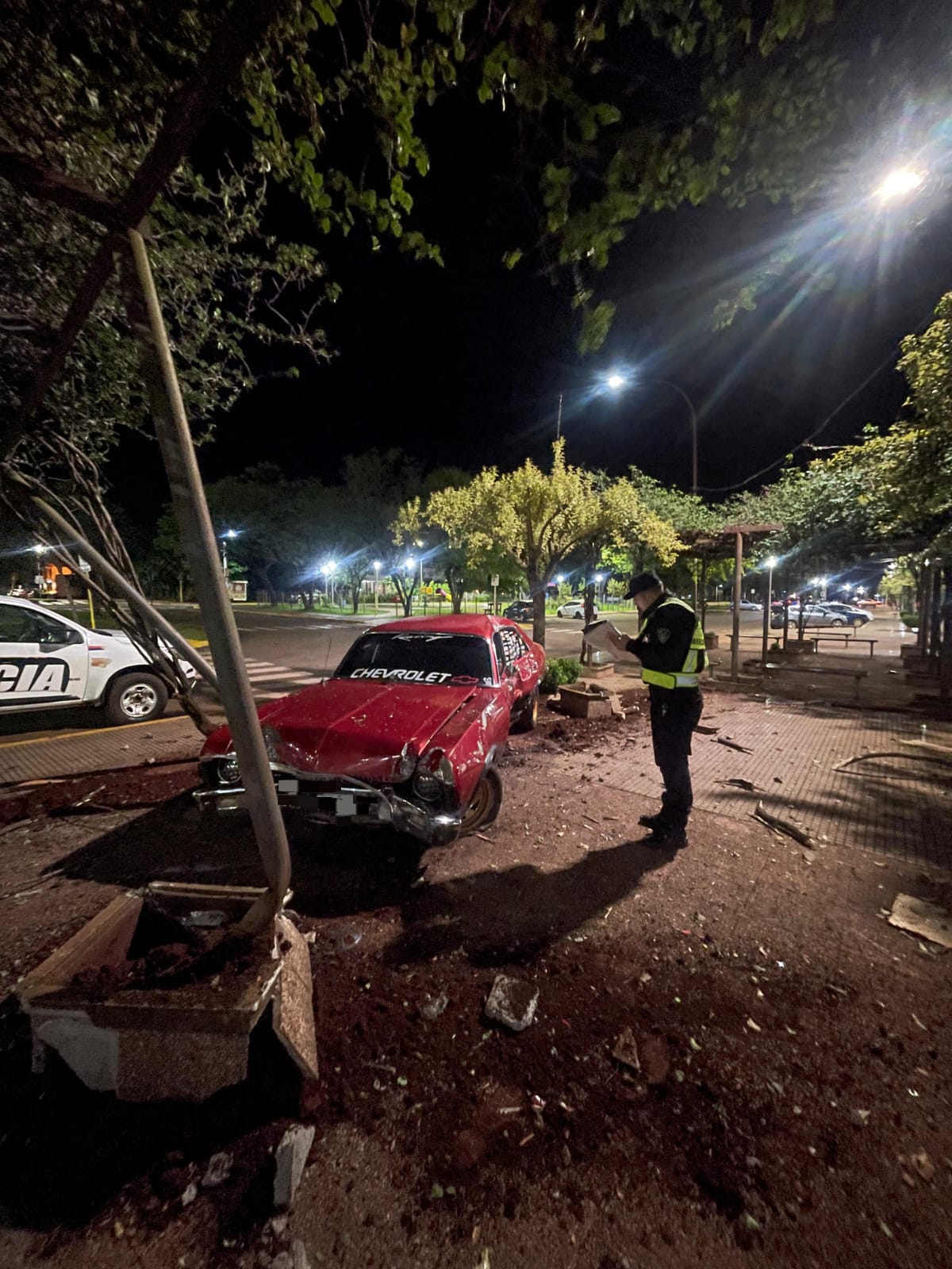 San Vicente: un automóvil despistó y ocasionó daños materiales imagen-2