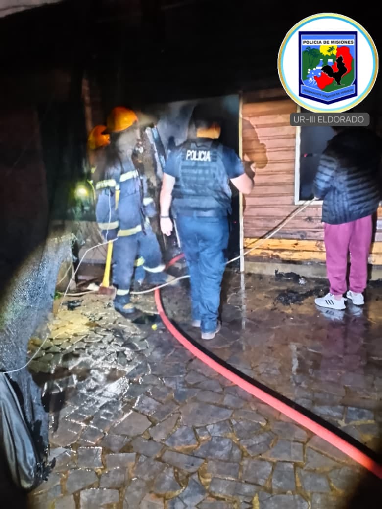 Estaba descansando, percibió olor a humo y, al salir, vio que su casa se estaba incendiando imagen-2