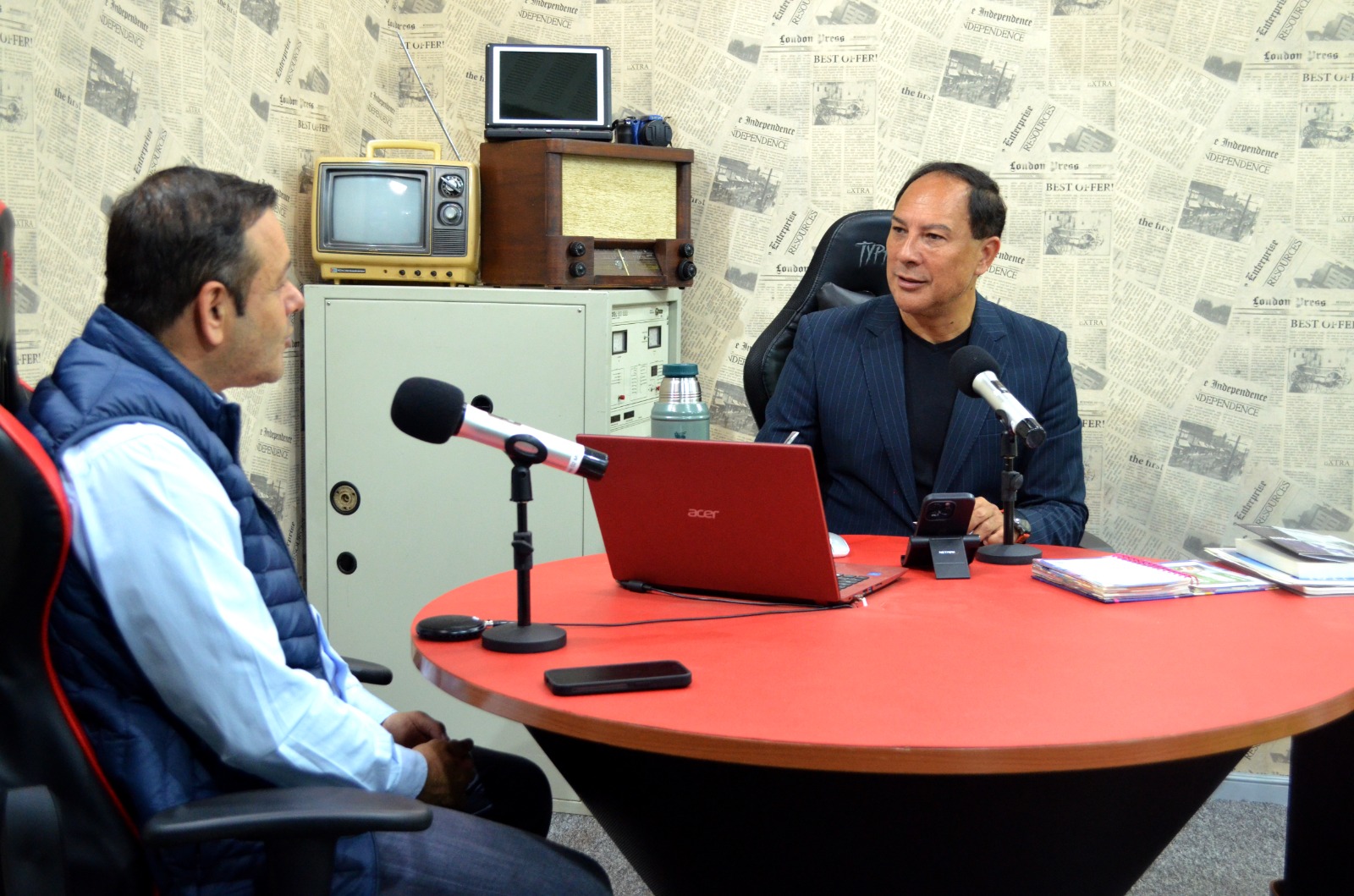 Herrera Ahuad: "Entre extremos ideológicos hay que buscar el punto de equilibrio para llevar adelante las políticas públicas que beneficien a la gente" imagen-12