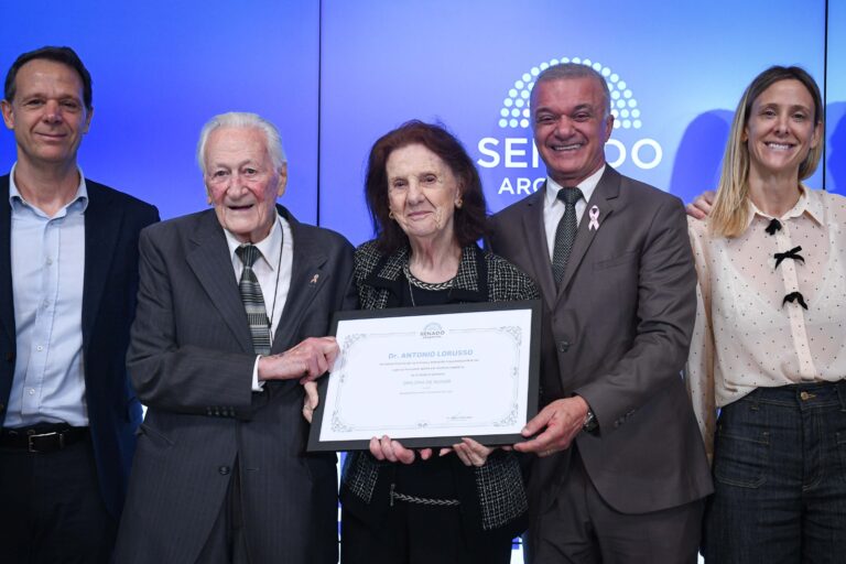 El Senado distinguió a tres referentes de la medicina argentina en una ceremonia organizada por el senador Arce imagen-11