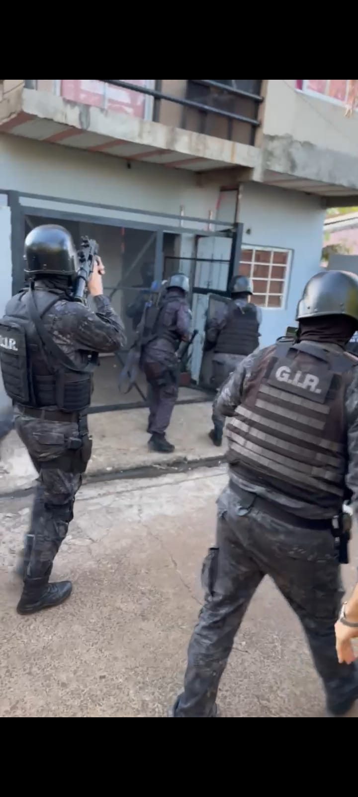 Capturan a siete miembros de una banda criminal en Posadas: secuestraron armas, droga y bienes robados 3 Capturan a siete miembros de una banda criminal en Posadas: secuestraron armas, droga y bienes robados imagen-2