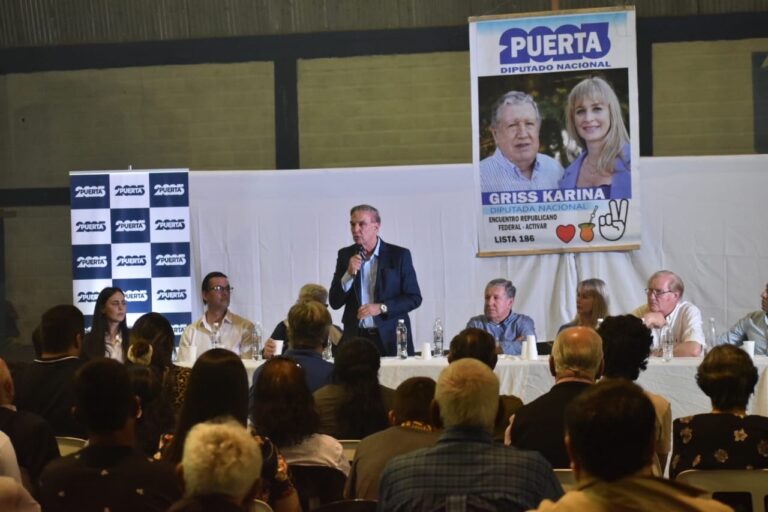 Elecciones 26-O: Ramón Puerta cerró su campaña en el Club Racing acompañado por figuras nacionales imagen-45