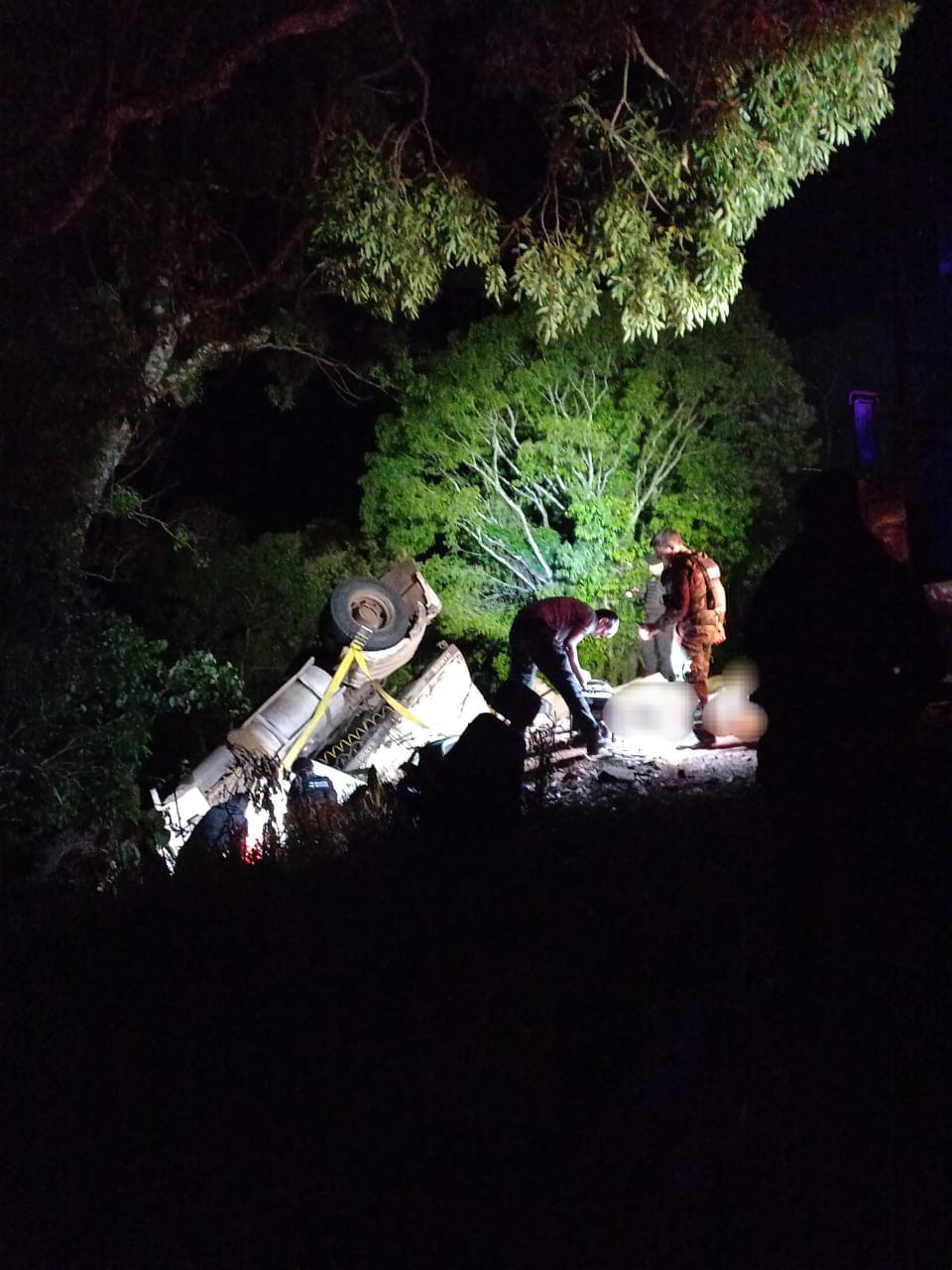 Pozo Azul: despiste y vuelco de un camión dejó un muerto y un lesionado imagen-2