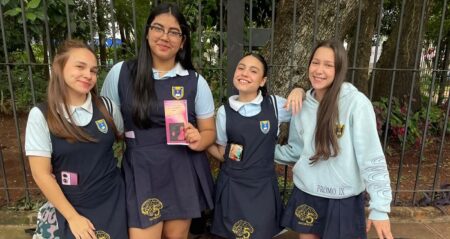 Las temáticas que interesan a los jóvenes, expuestas por alumnos del Instituto Inmaculada en la Plaza 9 de Julio imagen-7