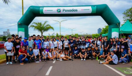 La Estudiantina posadeña celebró su 75° aniversario con una carrera en la Costanera imagen-4