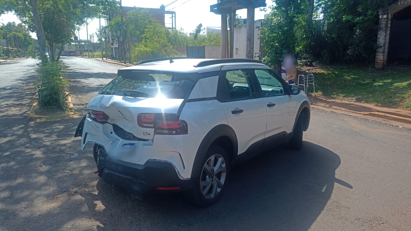 Colisión entre automóviles en Posadas dejó dos lesionados 3 Colisión entre automóviles en Posadas dejó dos lesionados imagen-2